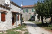 Apartments with a parking space Heraki, Central Istria - Sredisnja Istra - 7167