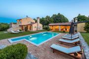 Luxury villa with a swimming pool Prodol Marcana  7359