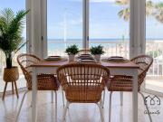 Maravillosas vistas a la bonita playa de Campello.