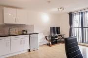 Comfy 2 bed Flat with free Parking, close to Tube