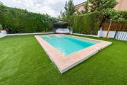 Chalet con piscina en entorno idílico