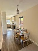 Spacious 2-bedroom house with free parking