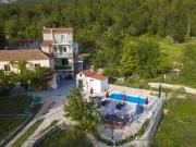 Family friendly apartments with a swimming pool Gornji Tucepi, Makarska - 17686