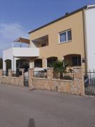 Apartments with a parking space Razine, Sibenik - 19003