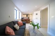 BOTANIC APARTMENT SLEEPS 6 BOTANIC APARTMENT SLEEPS 6