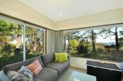 Top Leura