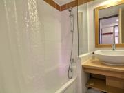 Appartement 2 pièces avec balcon, proche commerces - FR-1-455-219