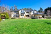 Top Leura