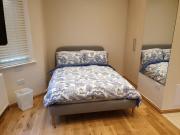 London Luxury Studio Flat 4 min to Ilford Station with FREE parking FREE WiFi