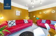 LAW 3 - INVOICE and REDUCED PRICE only via SUNRISE SHORT LETS DUNDEE, has 3 rooms, 5 Beds, 1 Bathroom, Free Parking, WiFi, Contractors, Tourists, Relocation, Business, Travellers, Central - and ONLY 5 Mins to STANNERGATE Ports
