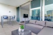 Marble CBD Luxury 2 Bedroom Apt Pool & Parking