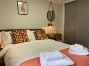 Private Main Door Lovely 2 bedroom apartment