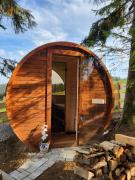 Urige Waldbienenhütte