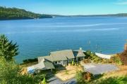 New-private waterfront house on discovery bay