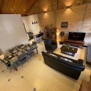 Casa de Tijolos com Churrasqueira Vila Fechada