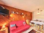 Studio confortable, skis aux pieds, balcon, accès piscine chauffée - FR-1-267-242