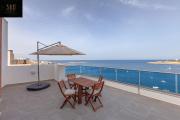 High Floor seafront Penthouse, OPP beach & WIFI AC by 360 Estates