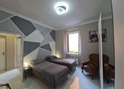 Ampio appartamento con 2 posti auto e cortile