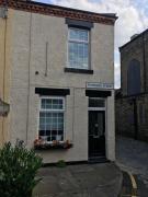 ChurchEndCottage-2BR-Sleeps4-PetsOK-Parking ChurchEndCottage-2BR-Sleeps4-PetsOK-Parking