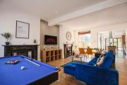 Thrift House • Central Location • Pool Table • Free Parking • Smart TV • Fast WiFi • Yoko Property