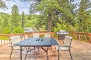 Updated Ruidoso Cabin with Spacious Deck and View