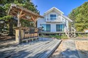 Cozy Oscoda Cottage Fire Pit and Private Beach