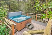 Spacious Redwood Retreat with Hidden Hot Tub