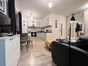 BL - The Apartment Lenka, 24hr Self Check-in, Free Private Parking, Balcony with Mountain View, 5 minute walk to City Center