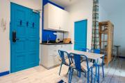 Le Grand Studio Bleu 29M2, 120m Vieux-Port , Clim ,Wifi, Accès autonome avec code