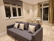 Spacious 2 BR with Balcony in Hendon Spacious 2 BR with Balcony in Hendon