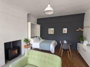 *Unique Brighton Apartment & Garden, near Beach*