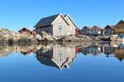 Exceptional Cottage 2 meters from the sea, possible to rent boat, Bekkjarvik, 60 km from Bergen