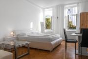 Private Rooms in Spacious 7-Bedroom Apartment Near Hauptbahnhof
