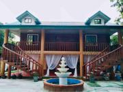 La Famille Guesthouse Pundaquit Mountain view and walking distance to beach