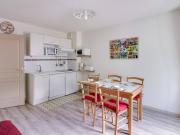 Chalet Duplex 4 Pers. avec Parking, Proche Télécabine et Commerces, Ski à 1700m - FR-1-401-39