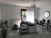 Haut de maison tout confort avec jardin et balcons