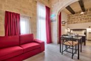 Old Lodge Apartment 2 by Vallettastay
