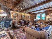 Élégant Appartement de Standing avec Terrasse et Accès Direct aux Pistes à Val-dIsère - FR-1-694-119