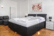 Superb 7BR Apt for 22 People Near Hauptbahnhof