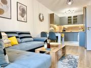 Art Apartment for 4 Guests Free Parking & Wifi