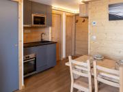 Appartement moderne à Val Thorens - 4 pers - 1 chambre, 1 cabine, skis aux pieds, balcon - FR-1-637-30