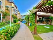 Condomínio Mediterranee Residence por Be My Guest