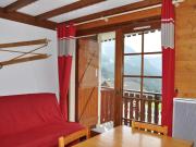 Appartement charmant près des pistes avec balcon et parking - FR-1-693-75