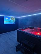 Short Stopzzz & Indoor Hot Tub