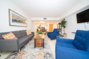 2Bed 2 Bath Airbnb Friendly building with Pool, Hot Tub, and Gym