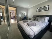 Modern Spacious 1 Bed Apartment with Free Parking in TrendyLondon Suburb 15 mins walk to Victoria Line Underground then 20 mins to Oxford Street "West End of London" or 10 mins walk to Overground and 10 mins to London Liverpool St "City of London"