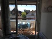 Grand studio en hyper-centre de Cabourg avec balcon, proche plage, parking, et prestations disponibles - FR-1-487-327