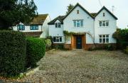 Large open plan villa with garden near the Thames