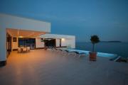 Villa Garma Beachfront - 3 Bedroom villa - Stunning Sea Views - Gym - Private Pier