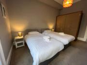 Bright 3 Bedroom Edinburgh City Apt